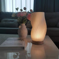 calmglow-beruhigende-wellenlampe-wellendesign-stilvolle-tischlampe-xlumina3