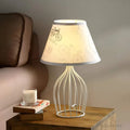 glolight-kegel-tischlampe-mit-drahtfuss-metall-stoffschirm-wohnzimmer-buro-beleuchtung-xlumina3