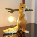 nutlight-charmante-tischlampe-eichhoernchen-led-dekorativ-wohnraum-beleuchtung-warmweiss-xlumina2