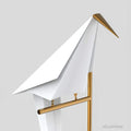 origami-kranich-goldlampe-tischleuchte-elegantes-design-modern-wohnzimmer-xlumina5
