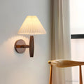 moderne-holz-Wandleuchte-naturholz-warmweiss-beleuchtung-modern-einfach-installation-xLumina