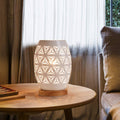 OuXean Einzigartiges schönes weißes Metallhohles Design E27 60W Tischlampe mit Kabelschalter, wenn das Licht durch die Lücken und Casts Bedside Lighting entkommt