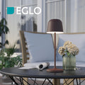 EGLO LED Außen-Tischlampe Mannera, Nachttischlampe Touch dimmbar, kabellose Outdoor Tischleuchte mit USB-Port, Metall in Rostbraun und Kunststoff Weiß, Lampe Schlafzimmer warmweiß, IP54