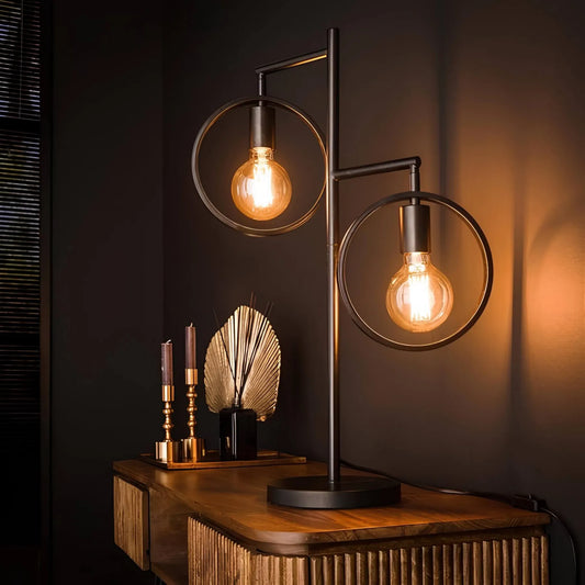 henneslamp-tischleuchte-elegante-minimalistische-beleuchtung-modern-design-warmes-licht-xlumina